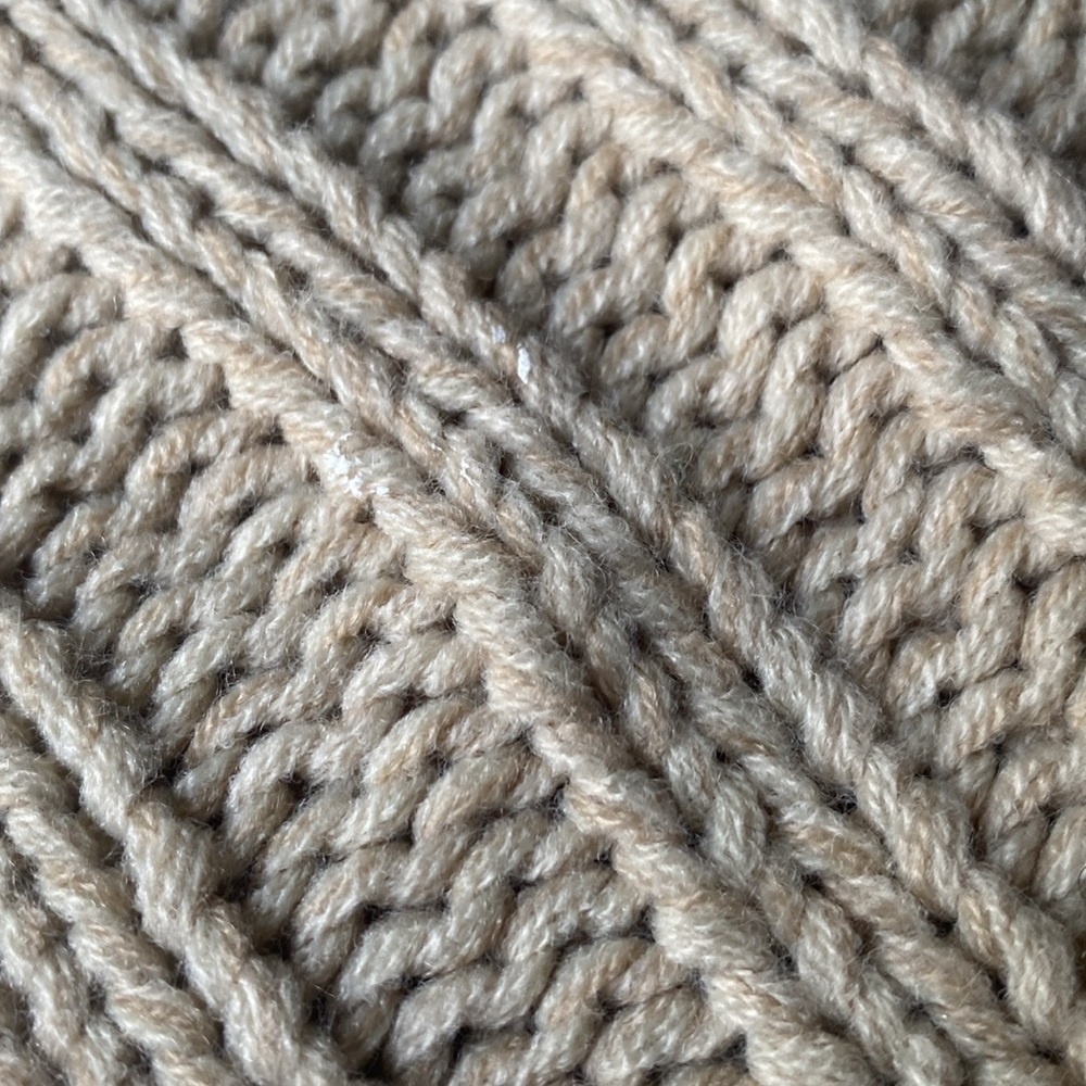 🎁Cream Knit Poncho with Fringe - Picture 5 of 6